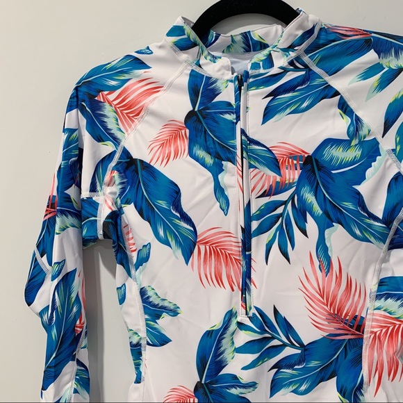 SALE! 🚨 Stunning Long Sleeve One Piece Swimsuit - Picture 5 of 7